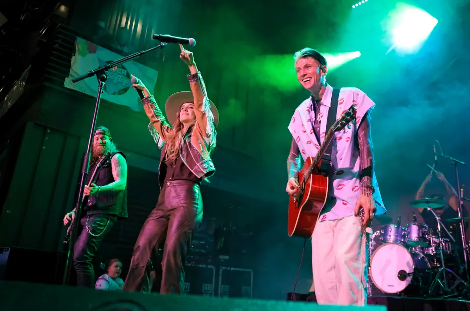 Watch MGK’s Surprise Performance Of “Lonely Road” With Lainey Wilson At The Nashville Show